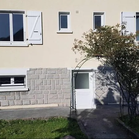 Joli Studio Dans Une Maison, Quartier Calme. 클뤼스