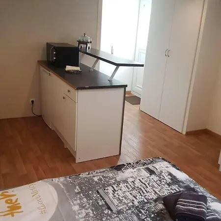 아파트 Joli Studio Dans Une Maison, Quartier Calme. 클뤼스