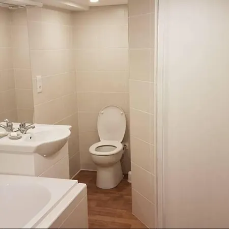 Joli Studio Dans Une Maison, Quartier Calme. 클뤼스